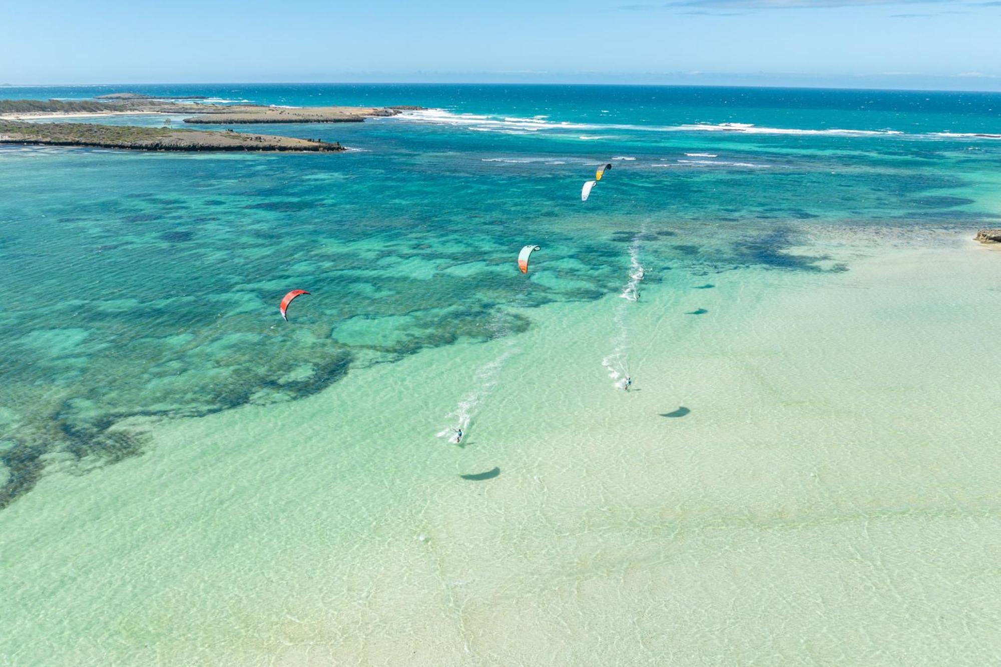 Ocean Lodge Kite & Windsurf Antsiranana エクステリア 写真